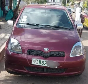 Toyota Vitz 2000 Burgundy