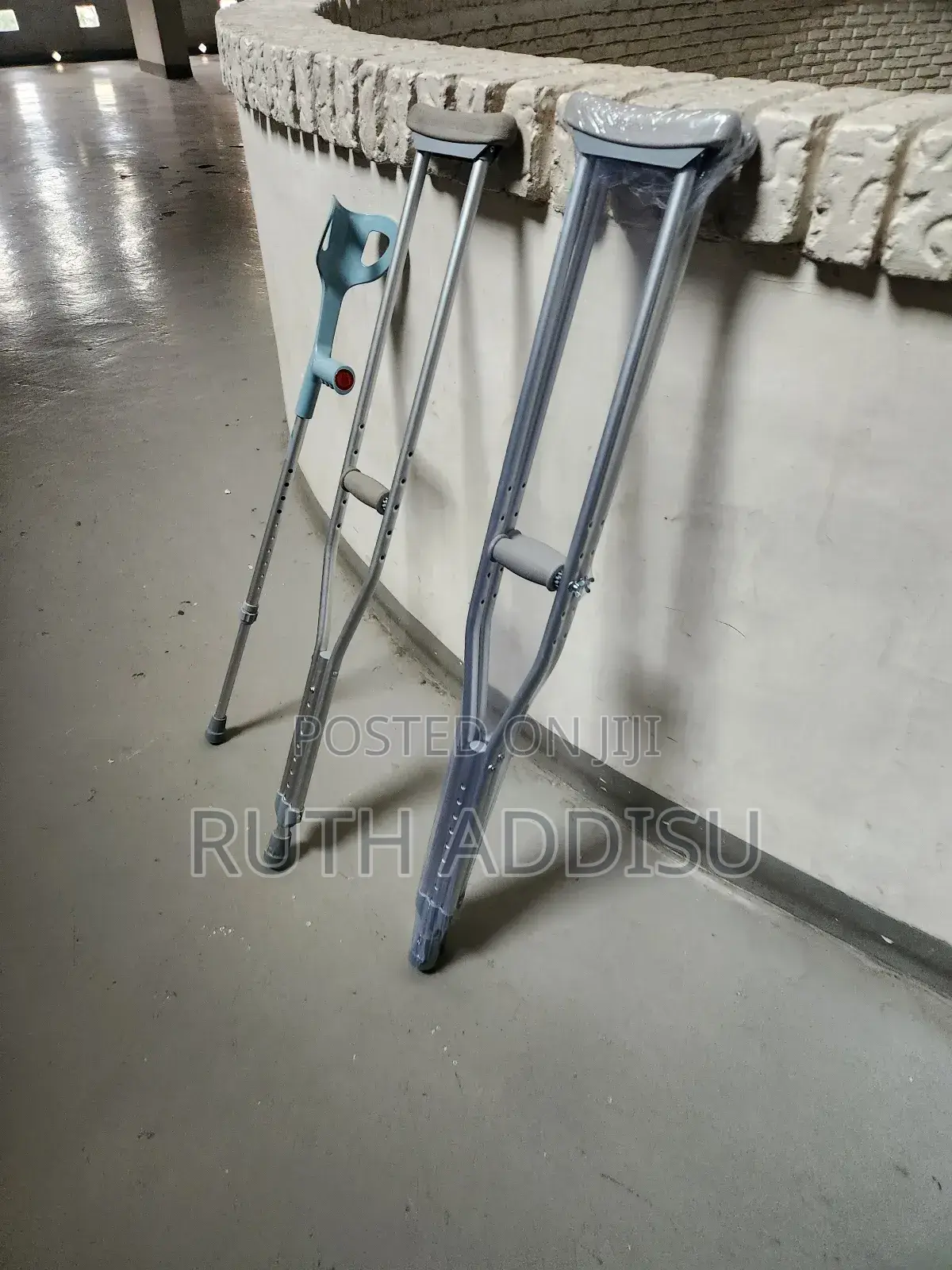 Axillary Bilateral Crutches輕鬆medical Crutches煞星axillary Crutches New