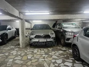 Toyota Highlander Hybrid 2024 Silver