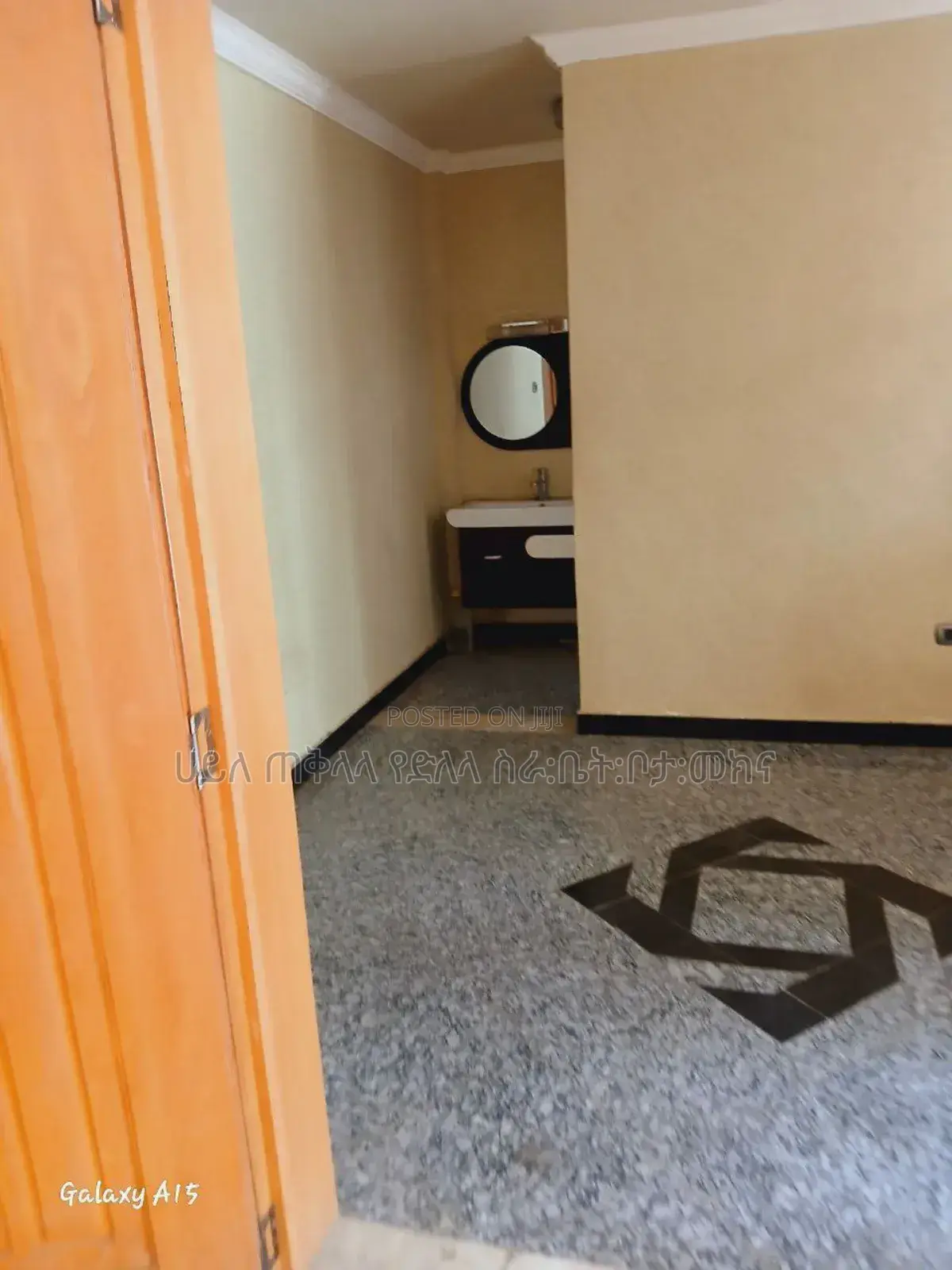 Furnished 6bdrm Townhouse/Terrace in አያት አካባቢ ኮሚፋውንድ ግብ, Yeka for sale