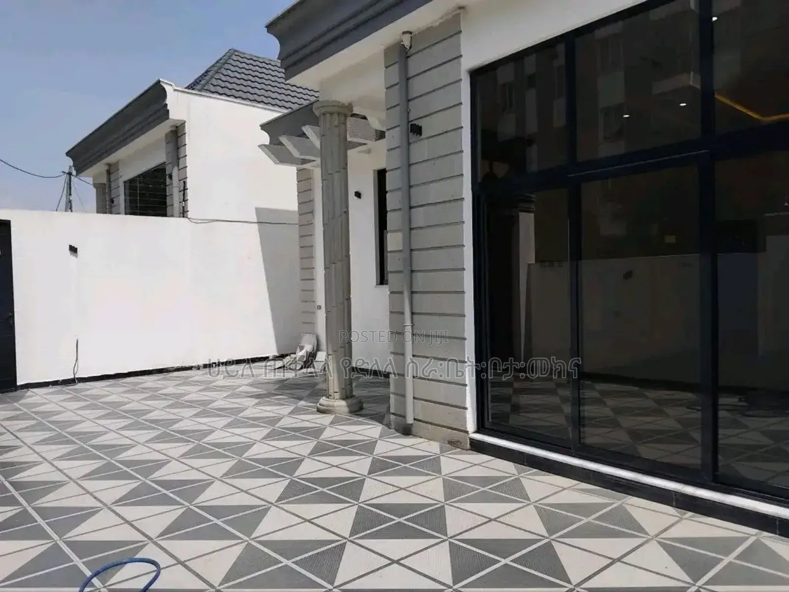 Furnished 5bdrm Villa in አያት አካባቢ ለመኖርያ ምቹ, Yeka for sale