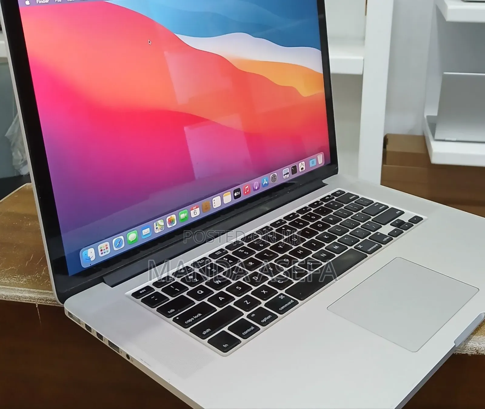 New Laptop Apple MacBook Pro 2015 16GB Intel Core i7 SSD 256GB