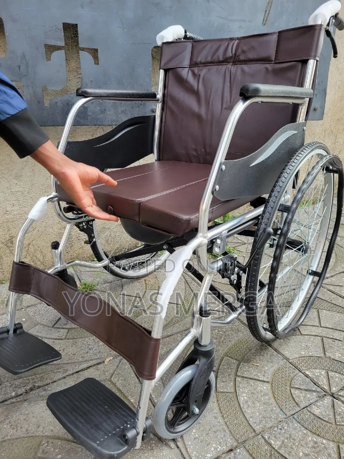 Multipurpose ዊልቼርdesign Can Include a Commode,Shower Chair Potty Chair