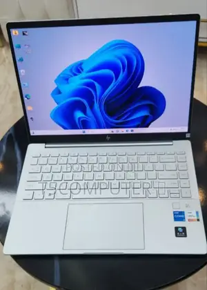 New Laptop HP 14-Ep0063 16GB Intel Core I5 SSD 1T