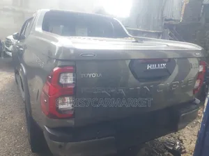 Toyota Hilux Revo Double Cab Deisel 2.8 AWD 2022 Gray