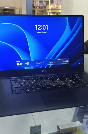 New Laptop Dell Precision 15 3520 16GB Intel Core I7 SSD 512GB