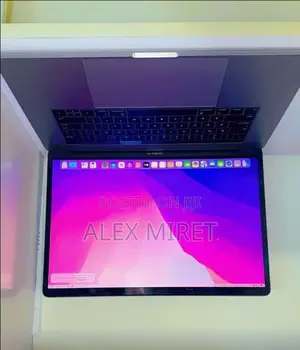 New Laptop Apple MacBook Pro 2017 16GB Intel Core I7 SSD 512GB