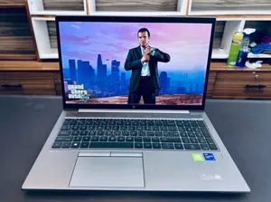 New Laptop HP ZBook Firefly G8 16GB Intel Core i7 SSD 1T