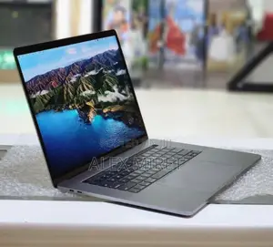 New Laptop Apple MacBook Pro 2017 16GB Intel Core I7 SSD 512GB