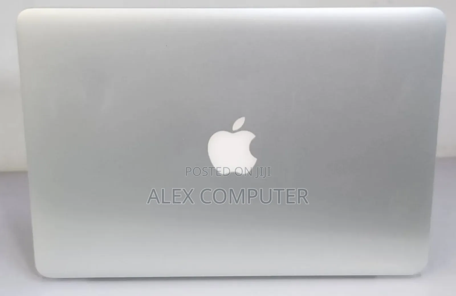 New Laptop Apple MacBook Pro 2015 8GB Intel Core I5 SSD 256GB