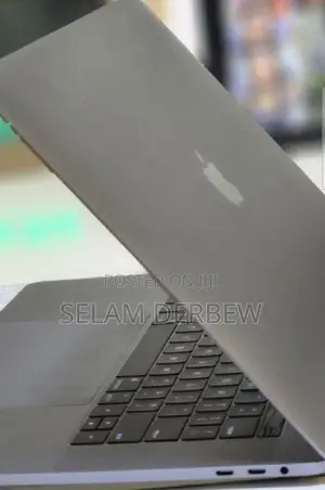 New Laptop Apple MacBook Pro 2017 16GB Intel Core I7 SSD 512GB
