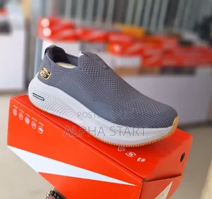  Skechers Comfort Sneakers 
 Made in Vietnam