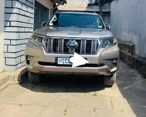 Toyota Land Cruiser Prado 2023 Gold