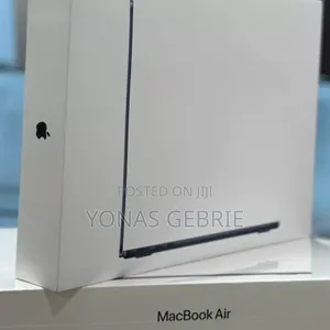 New Laptop Apple MacBook Air 2022 M2 16GB Apple M2 SSD 256GB