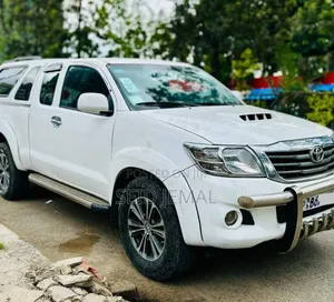 Toyota Hilux 2013 White
