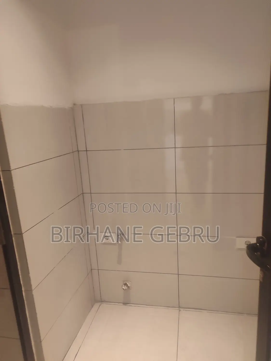 Luxury Semi Fernished Apartiment for Rent