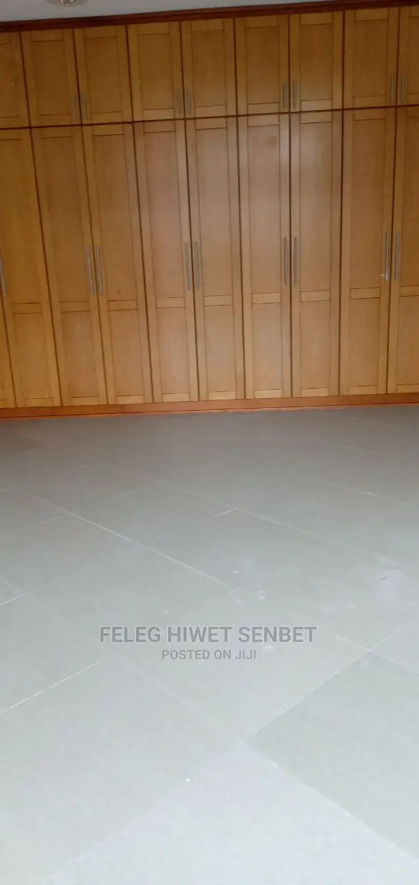 7bdrm House in አአ, Bole for sale