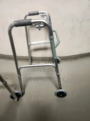 Foldable Walker朱槿almunium Stainless Rolator Walker朱紅medical Walker New