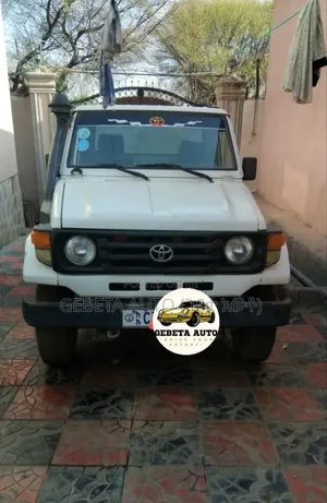 Toyota Land Cruiser 1998 White