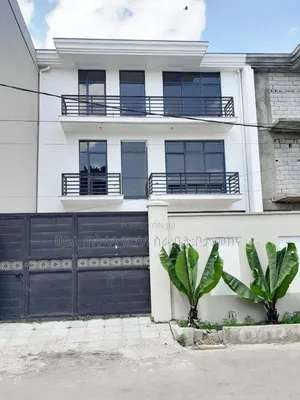 Furnished 10bdrm Townhouse/Terrace in አያት ዞን ኮምፋውንድ ውስጥ, Yeka for sale