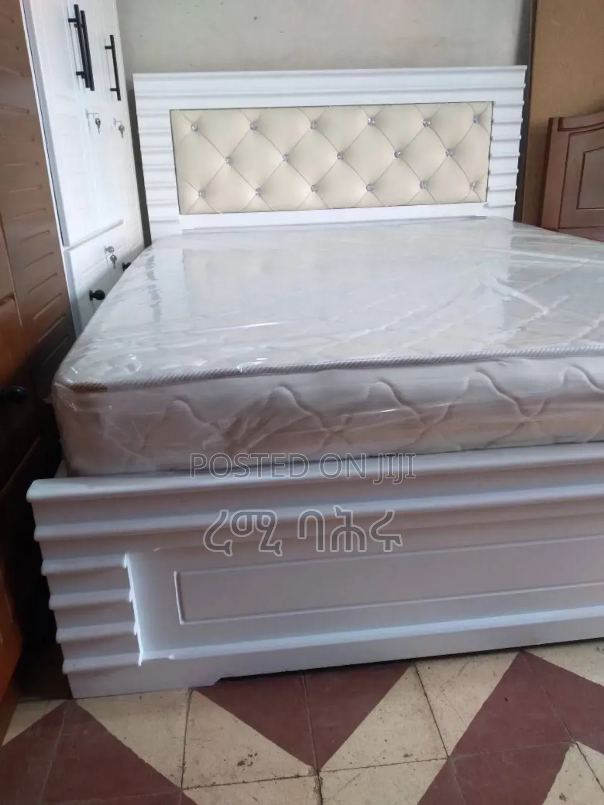 150 Brand New Beddddd Its White