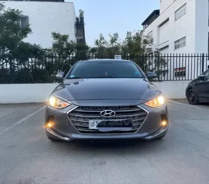 Hyundai Elantra Limited Sedan FWD (2.0L 4cyl 6A) 2017 Gray