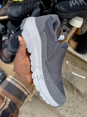 Skechers Comfort Smoth Sneakers Made in Vietnam