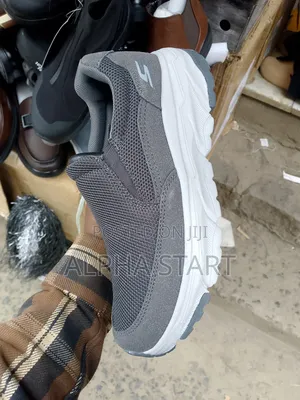 Skechers Comfort Smoth Sneakers Made in Vietnam
