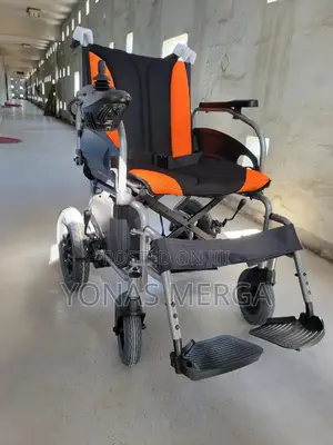 Chargeable Wheelchair車車electric Wheelchair Folds in Just 3 Seconds