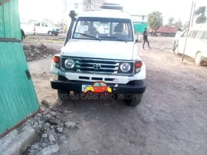Toyota Land Cruiser 80 Wagon 1990 White