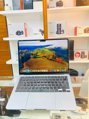 New Laptop Apple MacBook Air 2022 M2 8GB Apple M2 SSD 256GB