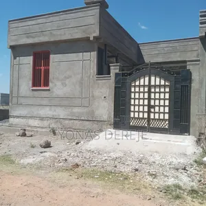 5bdrm House in Dukem, East Shewa for sale
