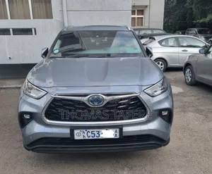 Toyota Highlander Hybrid 2024 Silver