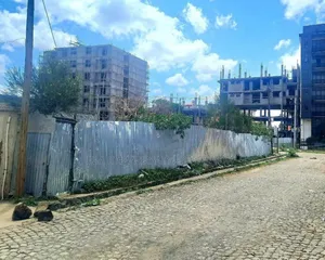 አስቸኳይ የሚሸጥ 500 ካሬ ለምፈልጉት አገልግሎት የምሆን ቦታ ሽያጭ