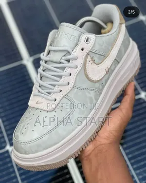 Nike Air Force
New Arrival  