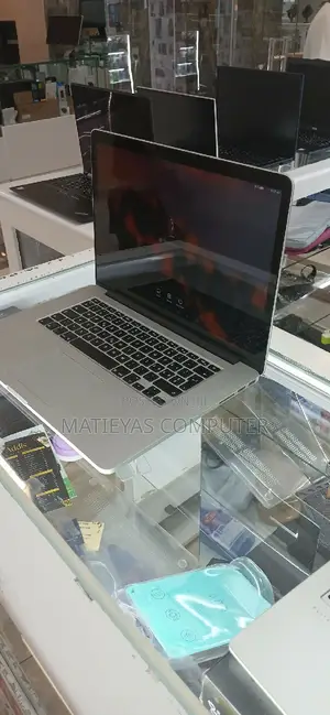 Laptop Apple MacBook Pro 2015 16GB Intel Core I7 SSD 256GB
