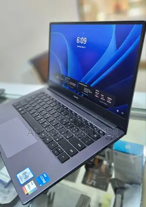 New Laptop Huawei Matebook D 15 8GB Intel Core I5 SSD 512GB