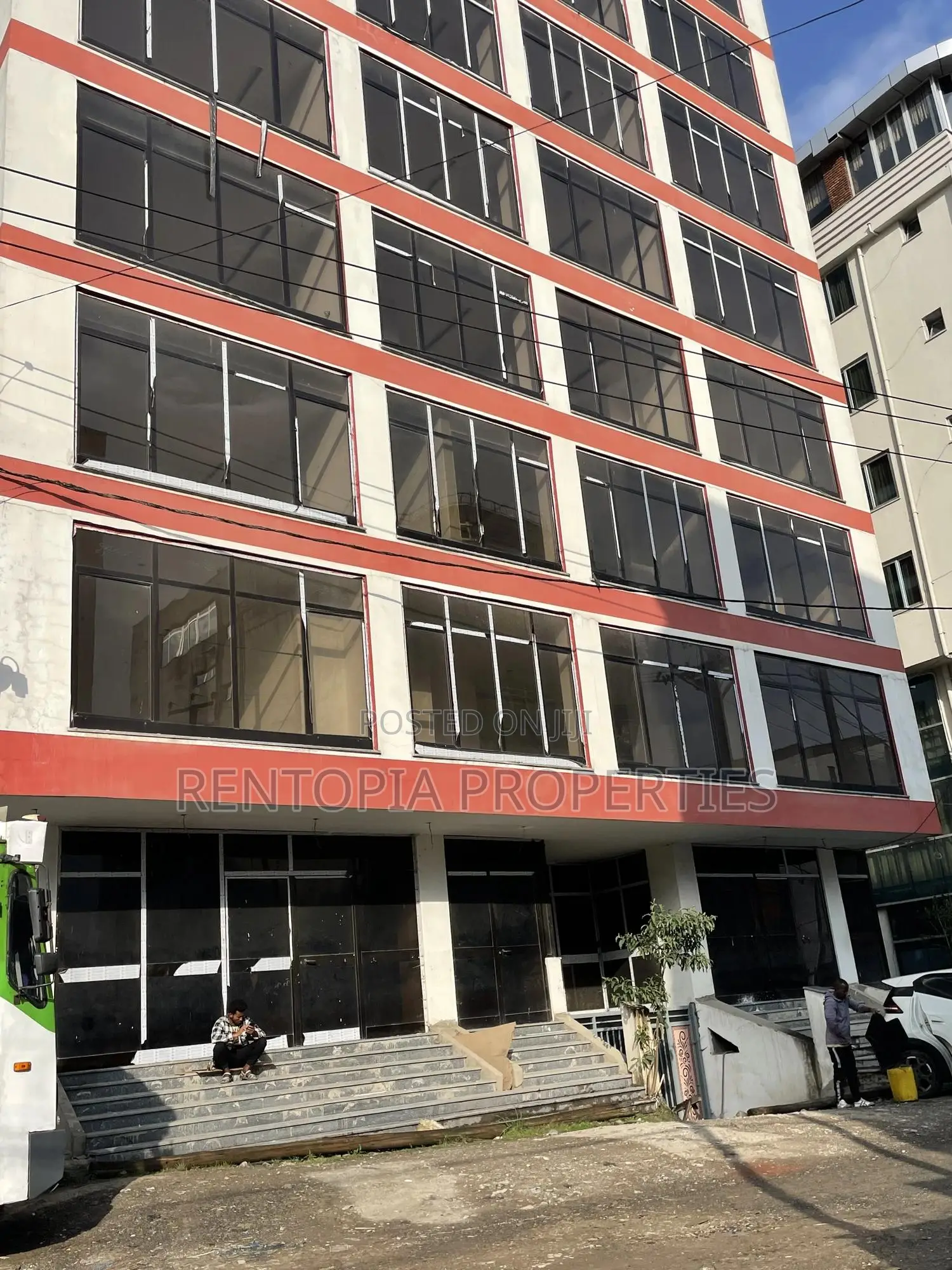 Building for Rent at 22 Have 70 Rooms!የሚከራይ ህንፃ 70ክፍል ያለው!