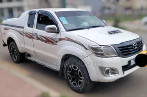Toyota Hilux 2013 White