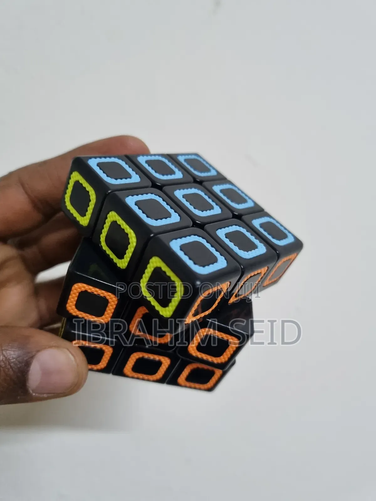Cube 3x3, a Variation of the Classic Rubik's Cube