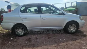 Toyota Platz 2002 Silver
