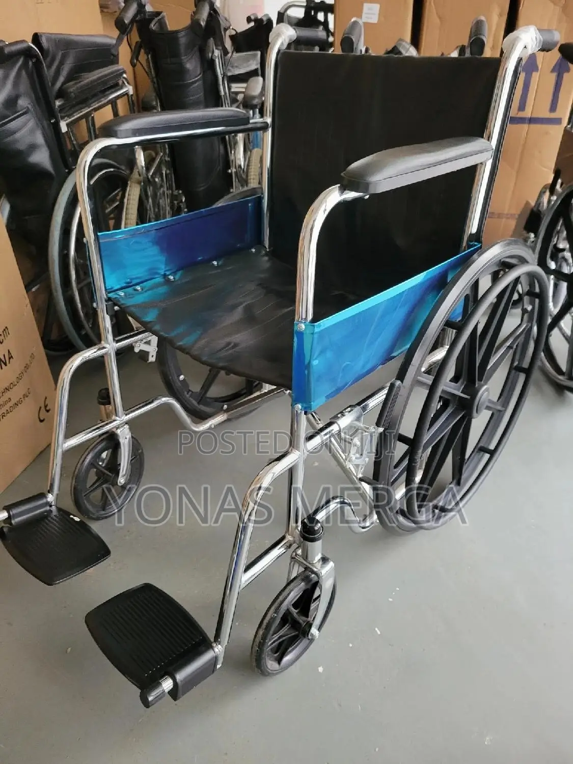 Wheelchair//Crossbar Foldable Manual Wheelchair Capacity 150 Kg (2)