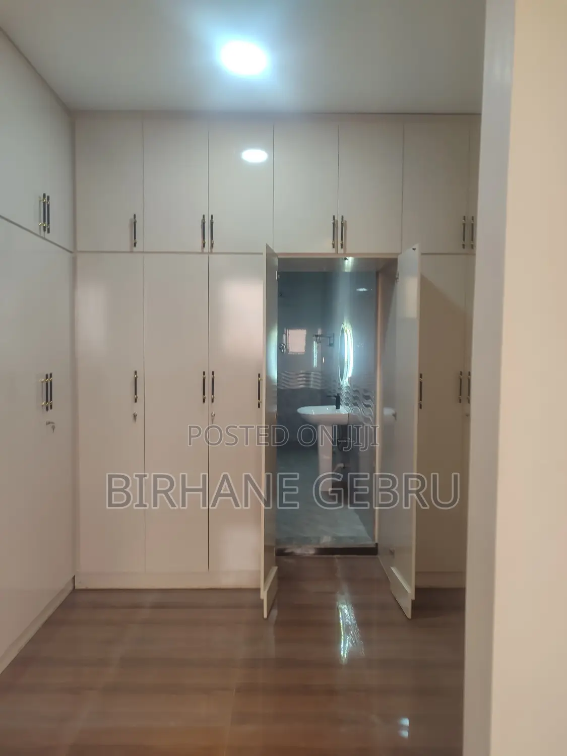 11bdrm House in G+3 House, Yeka for rent