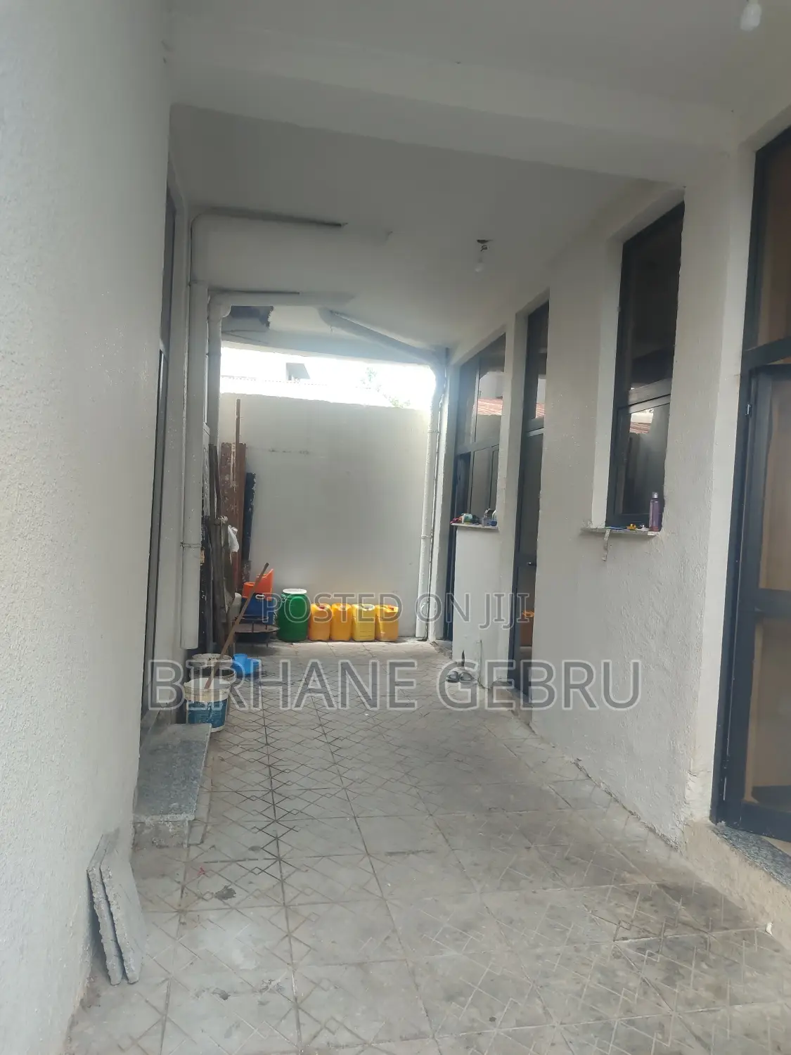 11bdrm House in G+3 House, Yeka for rent