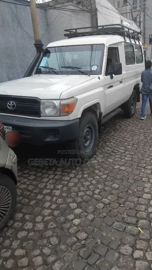 Toyota Land Cruiser 2012 White