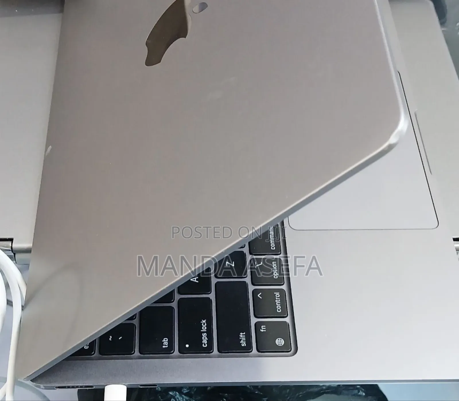 New Laptop Apple MacBook Air 2022 M2 8GB Apple M2 SSD 256GB