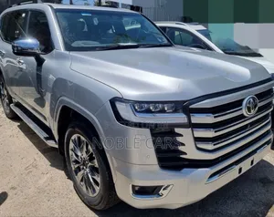 New Toyota Land Cruiser LC300 2023 Silver