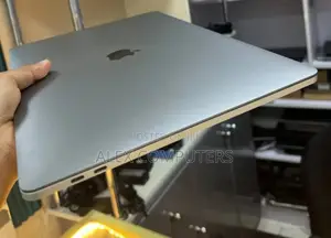 New Laptop Apple MacBook Pro 2019 32GB Intel Core I9 SSD 512GB