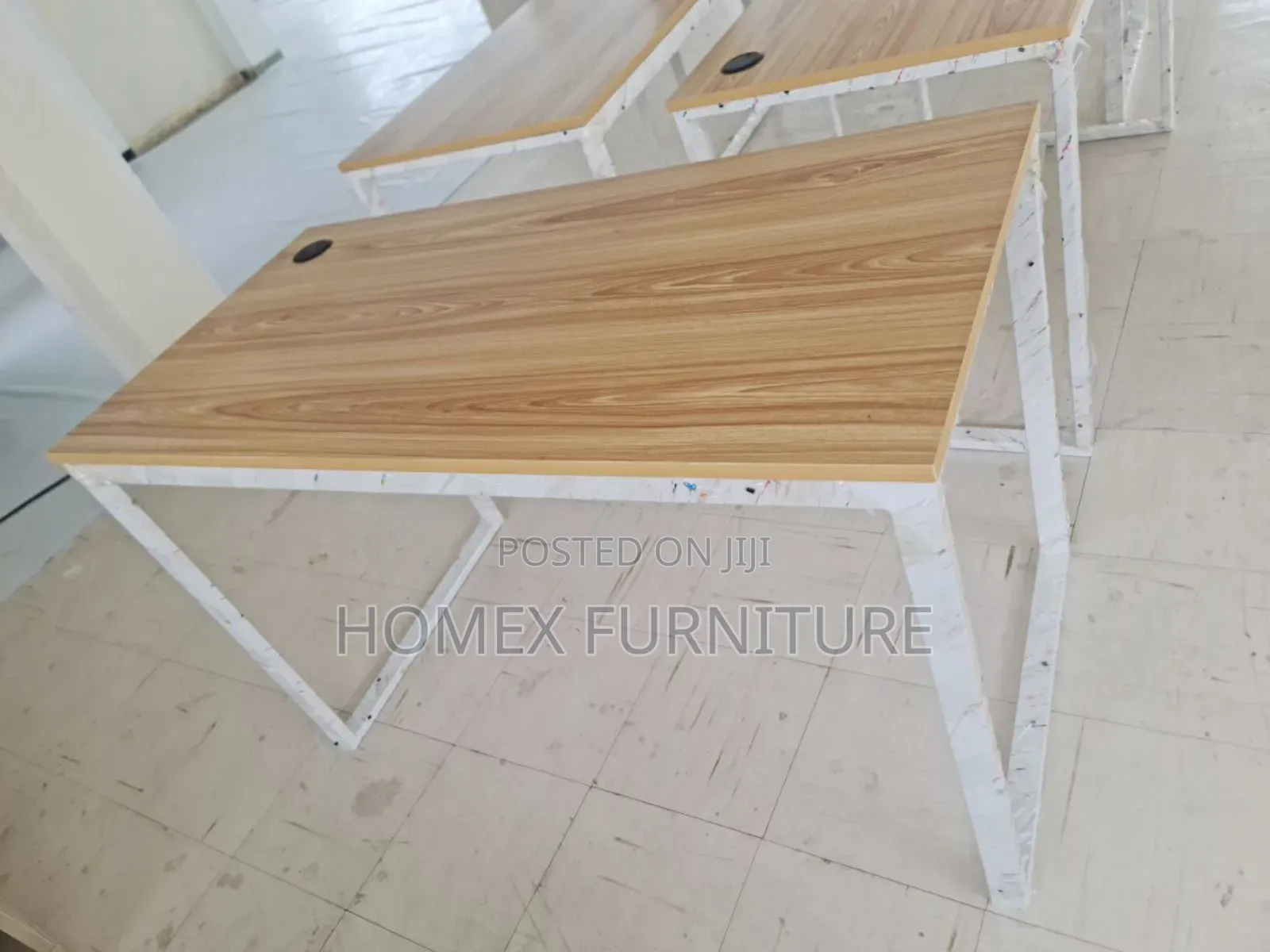 Secretarial Table Simple