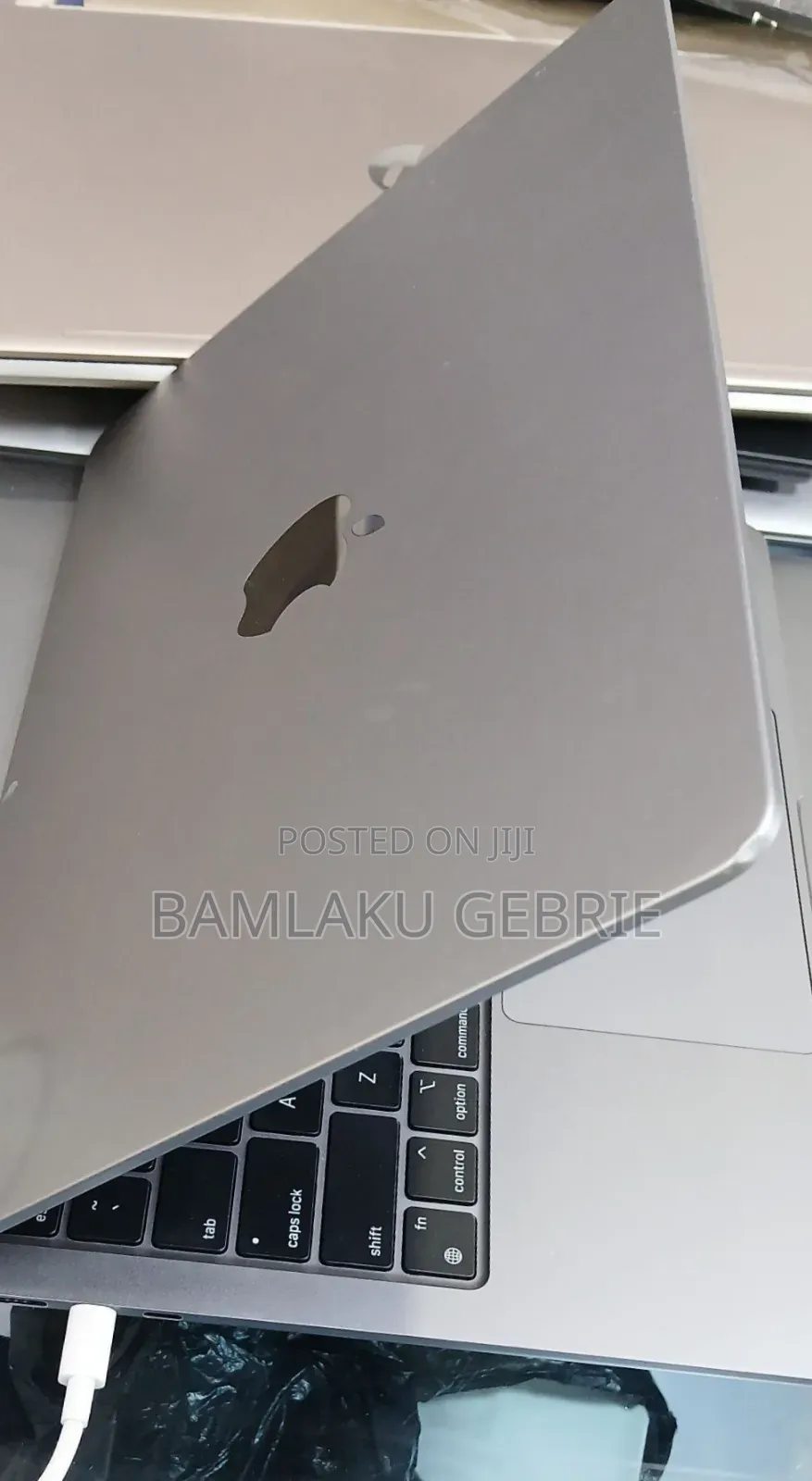 New Laptop Apple MacBook Air 2022 M2 8GB Apple M2 SSD 256GB